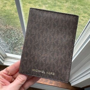 Michael Kors, passport wallet